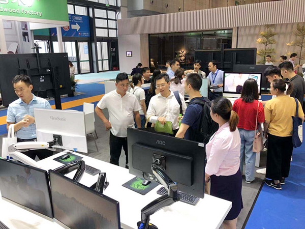 1694998194918857.jpg 3a05c1e3ced7096cd4cb3b8fcdfe6e04_44thCIFFShanghaiHongqiao3.jpg